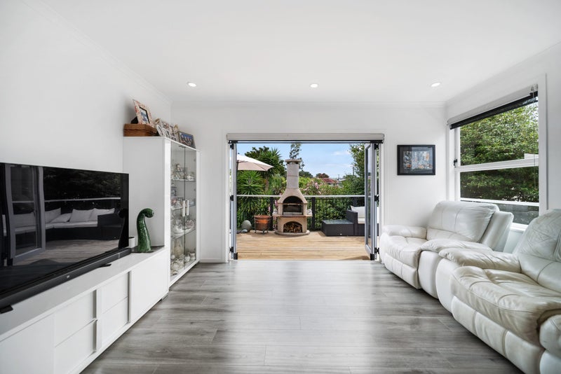 Renovated and ready to move in.64748665048961111