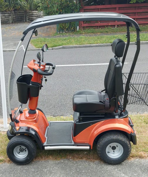 BLIZZARD Xtreme "SOLO" Single Seat Scooter, Canopy, Curtains. Long Range Battery64748651204738113