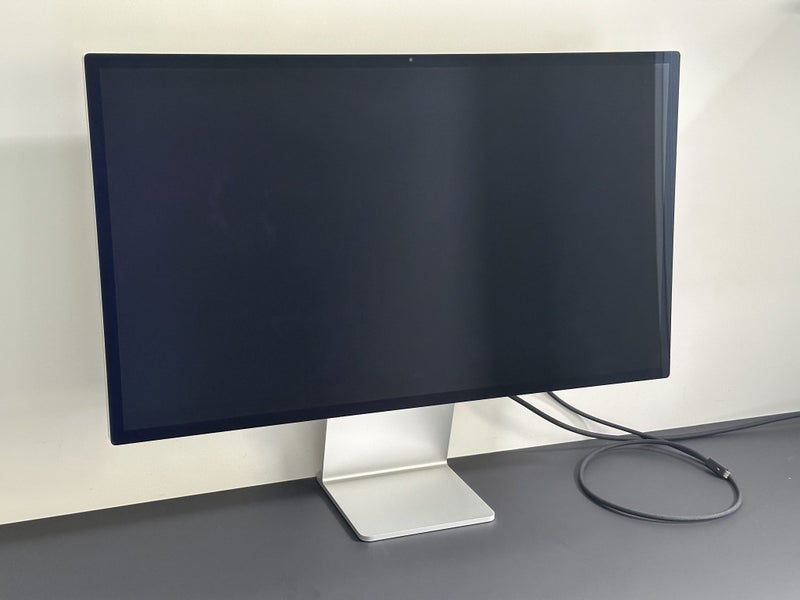 Apple Studio Display - Standard Glass - Tilt-adjustable stand Carousel 1