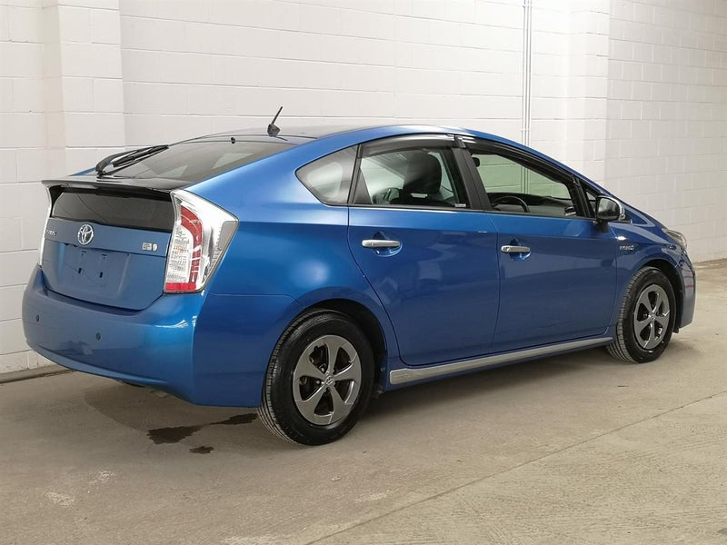 2014 Toyota Prius 1.8 Newshape Rare colour supe...64750195965442111