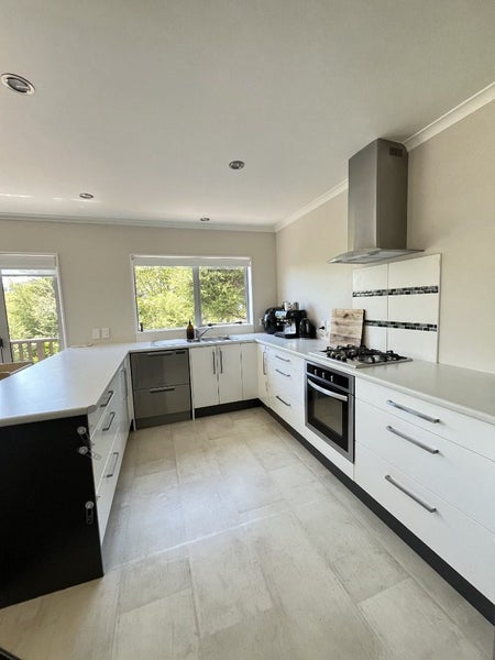 Whitby, 4 bedrooms64751435509123113