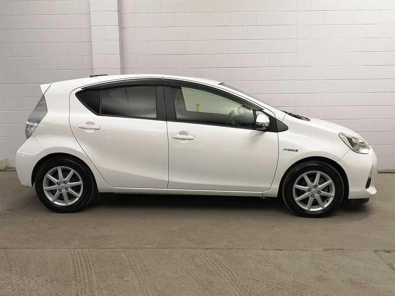 2013 Toyota Aqua Push Start, Mag wheel, camera,...64752035563907112