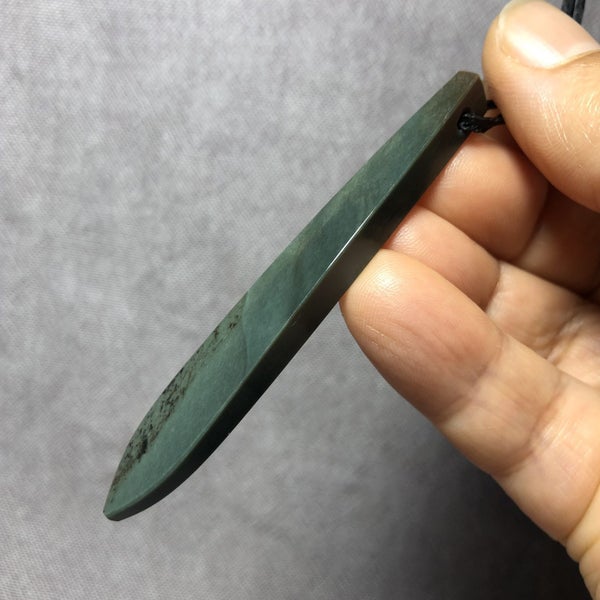 2 DAY AUCTION! 6.9cm NZ Pounamu Roimata Pendant, $1 Reserve Carousel 6