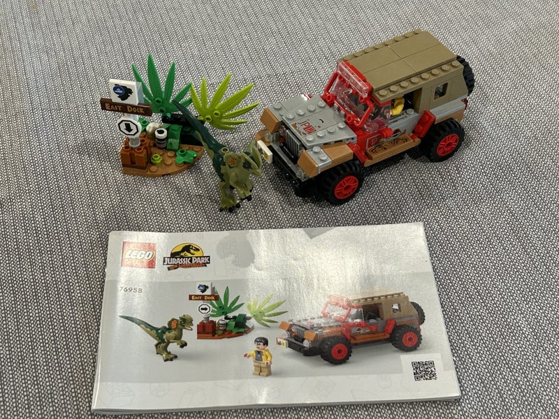 LEGO Jurassic World Dilophosaurus Ambush (76958) Carousel 1