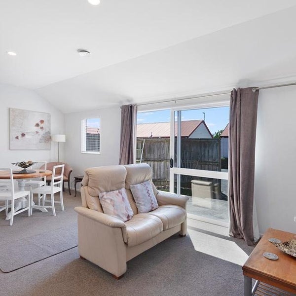 Sydenham, 2 bedrooms64758964276483112