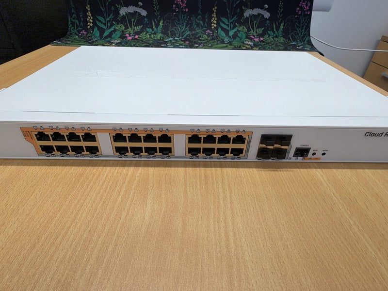 MikroTik CRS328-24P-4S+RM Network Switch64759193781891110
