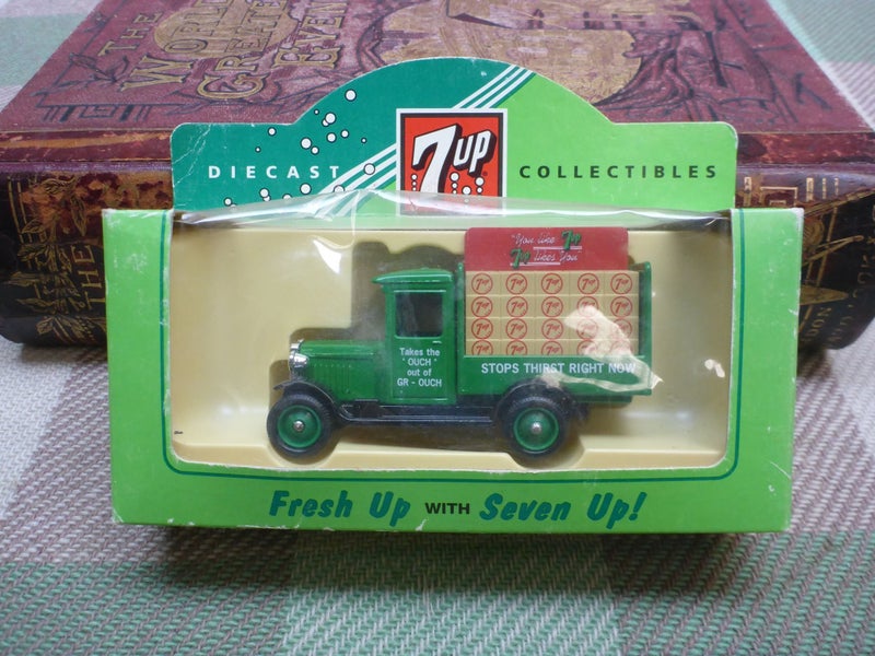 Vintage Boxed Lledo Days Gone Diecast Toy 26017 Chevrolet Bottle Van 7-UP Carousel 2