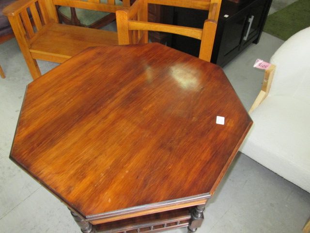 2298 VINTAGE SIDE TABLE Carousel 2