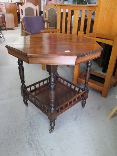 2298 VINTAGE SIDE TABLE Carousel 4