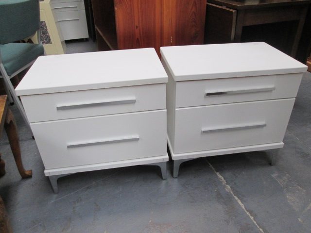 2299 PAIR OF MODERN BEDSIDE DRAWERS Carousel 2