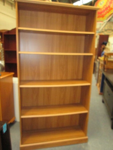 2300 LAMINATE BOOKCASE Carousel 2