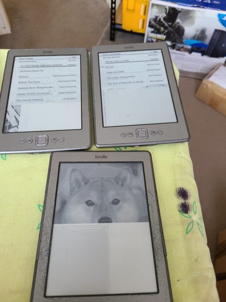3 x AMAZON KINDLE DO1100 NEEDS SCREEN Carousel 1