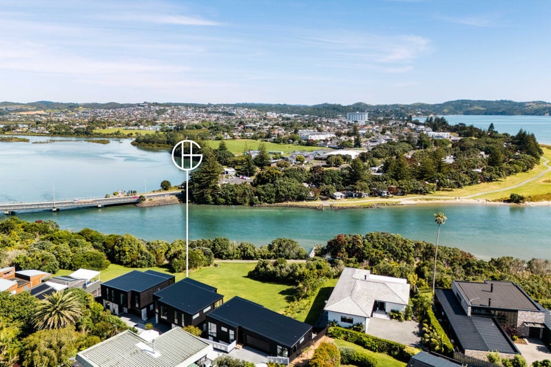 Front Row to the Orewa Estuary64760535786625111