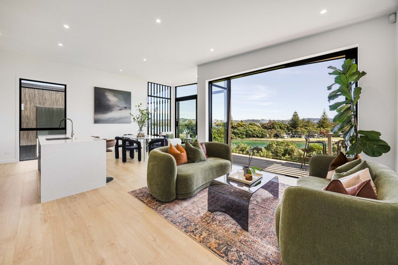 Front Row to the Orewa Estuary64760535786625112