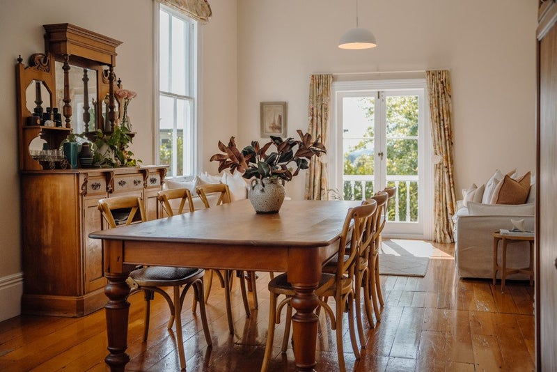 Helen's Villa: An Enduring Legacy64760921010561111