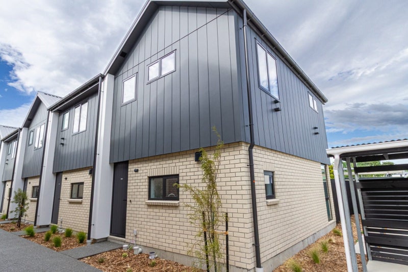 Shirley, 2 bedrooms64763283250818111