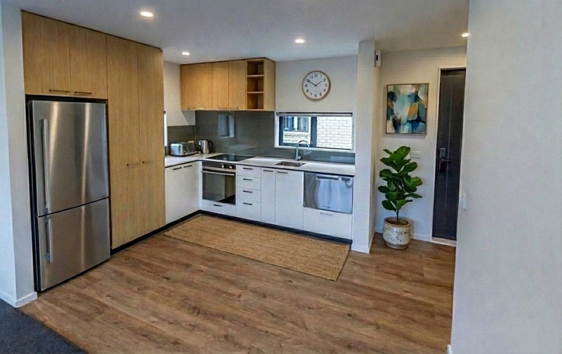 Shirley, 2 bedrooms64763283250818112