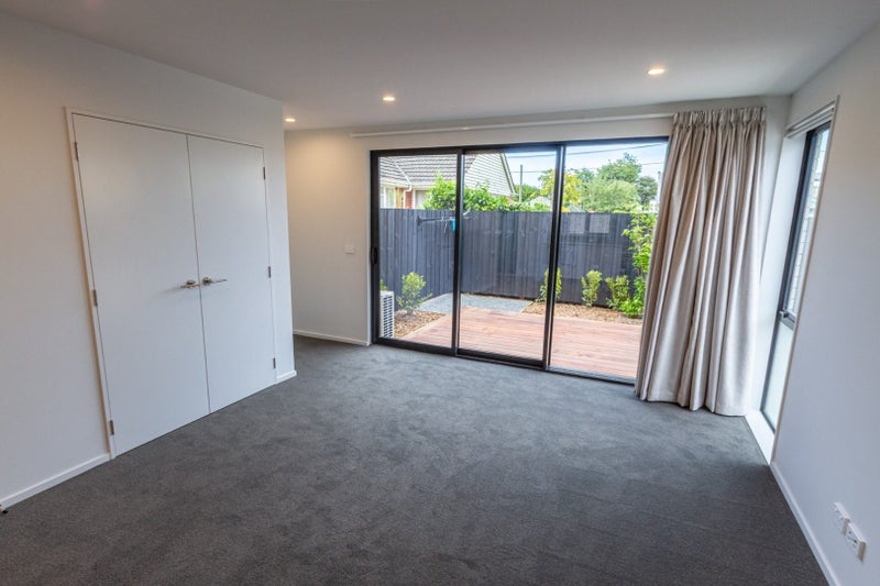 Shirley, 2 bedrooms64763283250818114