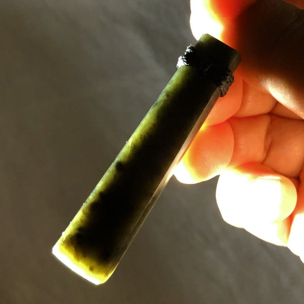 2 DAY AUCTION! 5.7cm NZ Pounamu Toki Pendant, $1 Reserve Carousel 2