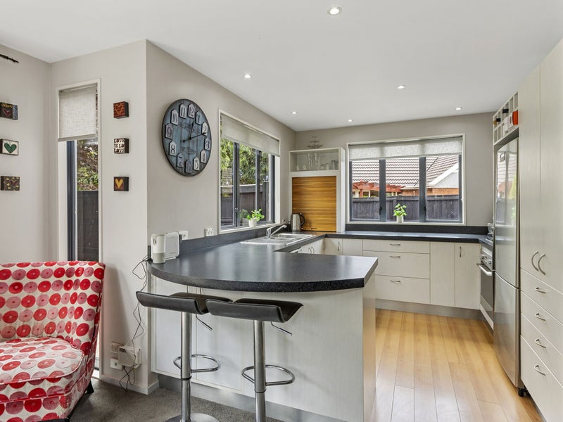 Shirley, 4 bedrooms64769393034497111