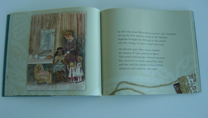 Tarore and Her Book by Joy Cowley Carousel 13