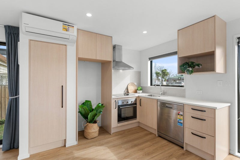 Waltham, 2 bedrooms64769889938179111