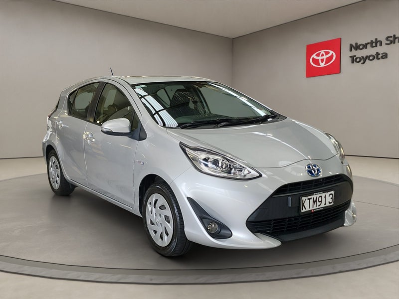 2017 Toyota Prius GX 1.5L Hybrid FWD Hatchback64770565191809110