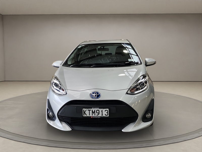 2017 Toyota Prius GX 1.5L Hybrid FWD Hatchback64770565191809111