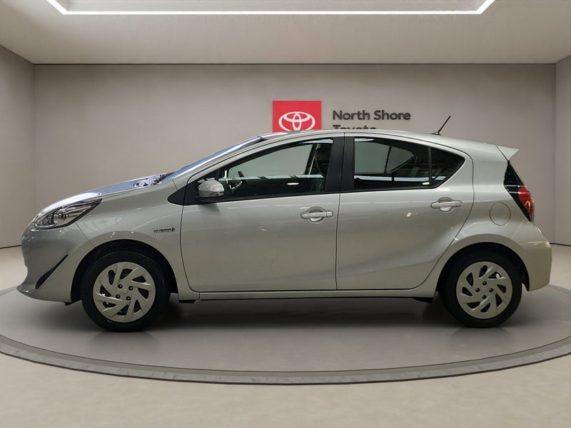 2017 Toyota Prius GX 1.5L Hybrid FWD Hatchback64770565191809113