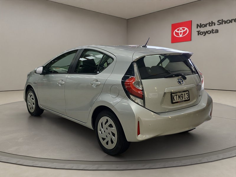 2017 Toyota Prius GX 1.5L Hybrid FWD Hatchback64770565191809114