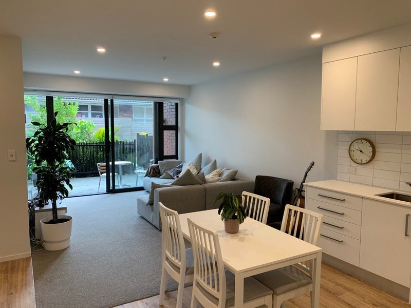 Onehunga, 2 bedrooms64770693331202112