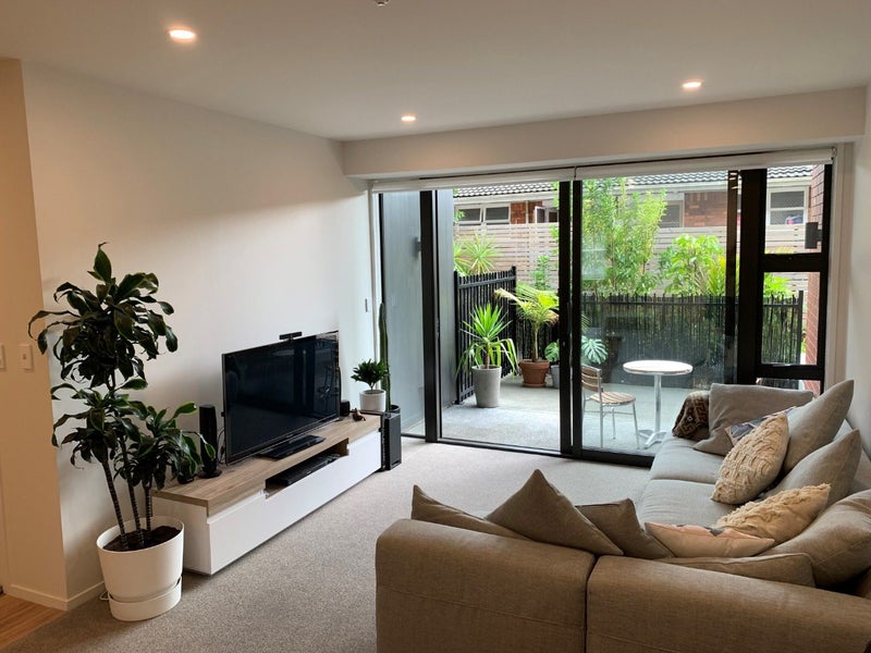 Onehunga, 2 bedrooms64770693331202113