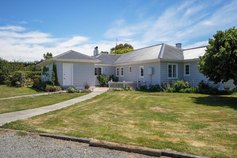 "Crystal Brook" - a timeless statement of elegance64771662388739113