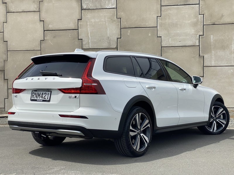 2023 Volvo V60 Cross Country B5 Awd Ultimate 2.0P64771662340738113