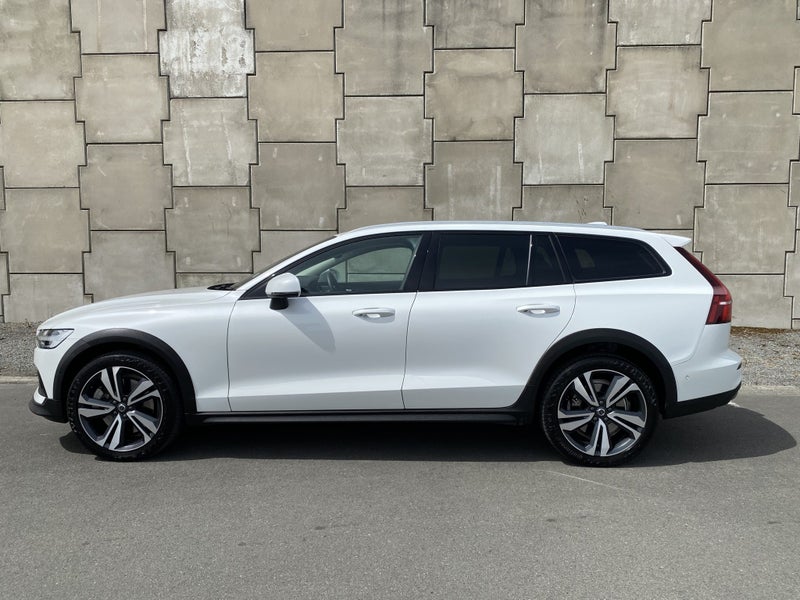 2023 Volvo V60 Cross Country B5 Awd Ultimate 2.0P64771662340738114