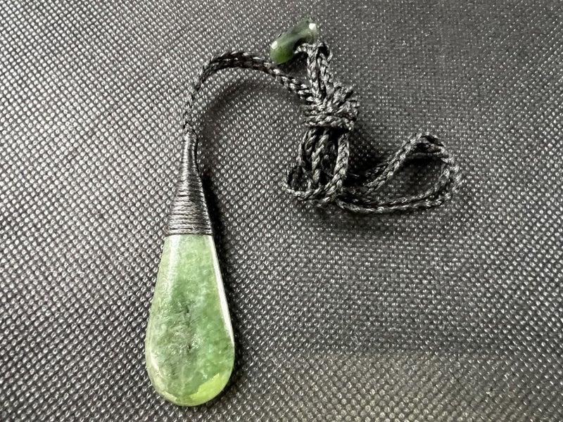 NZ Pounamu Maori 'Roimata' (Tear Drop) Pendant with Necklace - NEW - Lot F488 Carousel 1