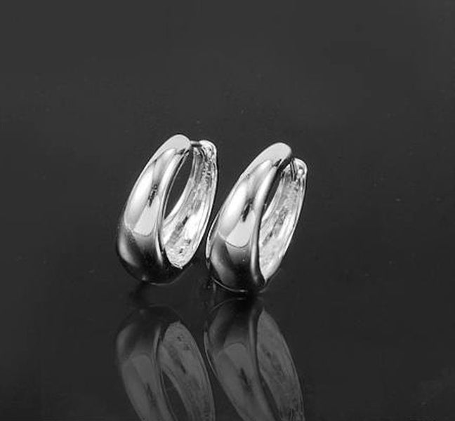 GORGEOUS WHITE GOLD PLATED HOOPS EARRINGS Carousel 1