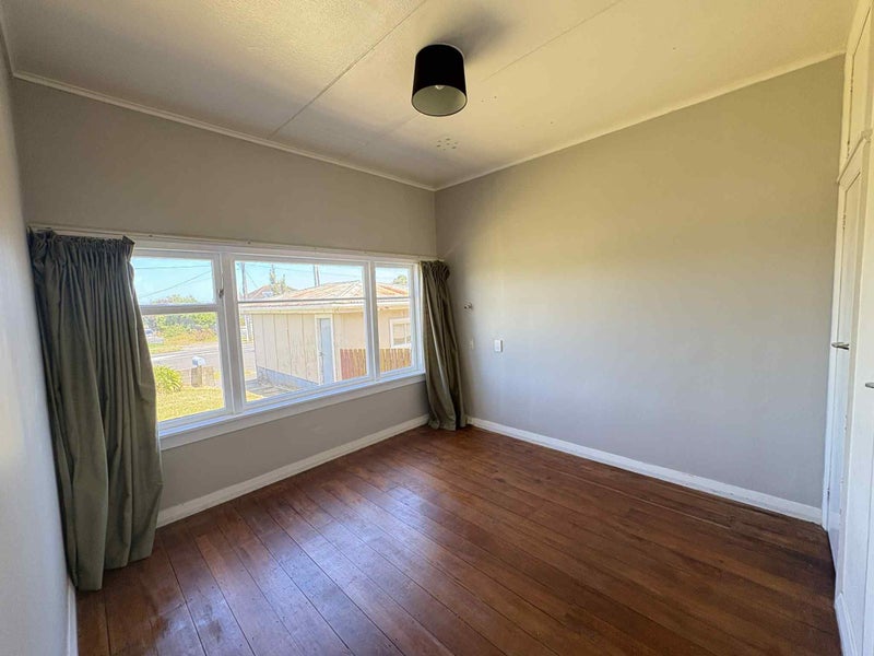 Castlecliff, 3 bedrooms64780767516801112