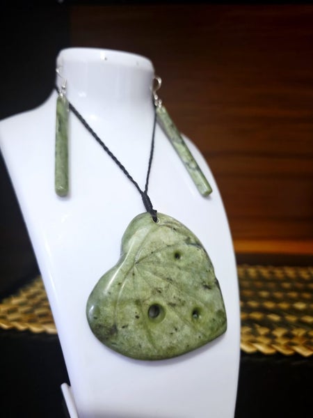 Pounamu kawakawa set. Carousel 4