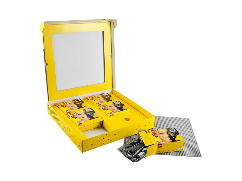 Lego self portrait64774017944193112