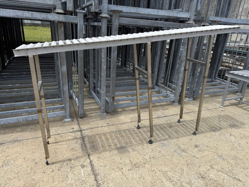 Roller Conveyor 2.7m Long, Stainless Frame Carousel 2