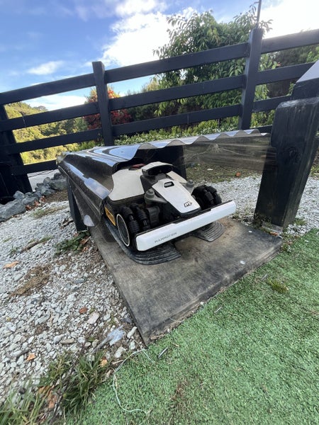 Mammotion Luba min 800 AWD robot mower Carousel 2