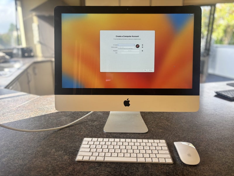 Apple iMac 21.5” (2017) – Intel i5 – Ventura Carousel 1