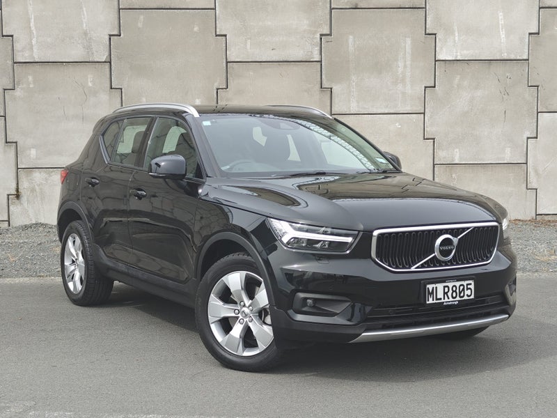 2019 Volvo XC40 T4 Momentum64779382999425110