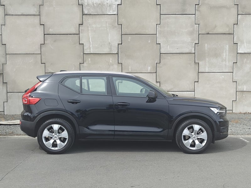 2019 Volvo XC40 T4 Momentum64779382999425113
