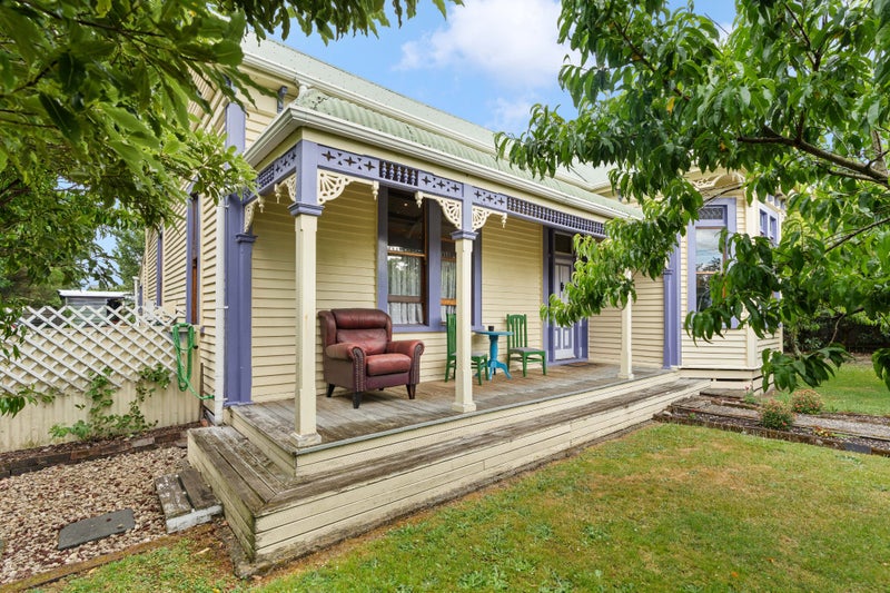 A Charming Family Haven!!! BEO $499,50064779887843585111