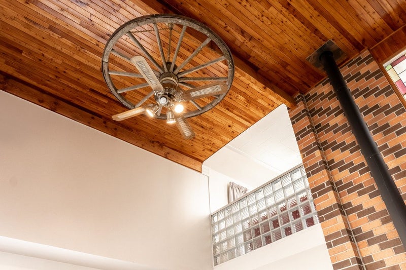 Character-Filled Home with Mountain Views64779887862017114