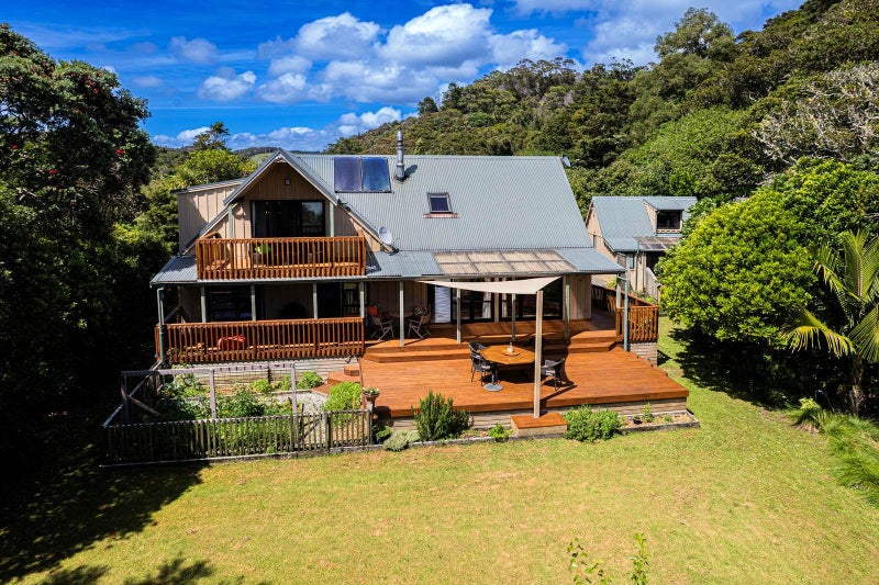 A Slice of Paradise in Matapouri Bay64779887875330111