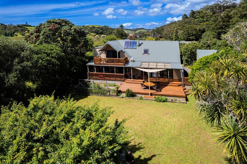 A Slice of Paradise in Matapouri Bay64779887875330112