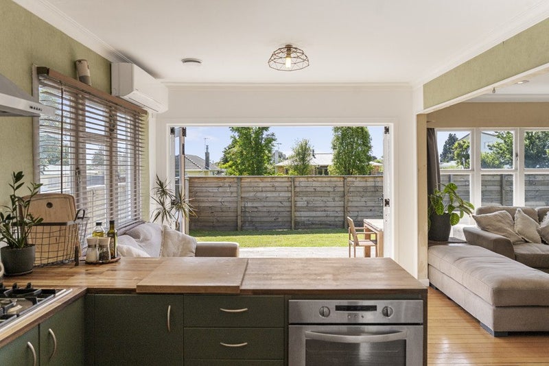 Big Garage, Great Home, Prime Location64780283170819112